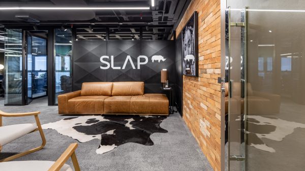 Escritório Slap Hub / Projetebem Arquitetura